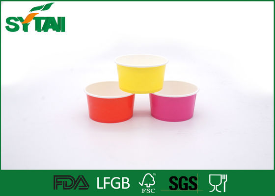 China Kundenspezifische Pappwegwerfkaffeetassen mit Deckeln, kalte Papierschalen 12oz für Getränk/Tee fournisseur